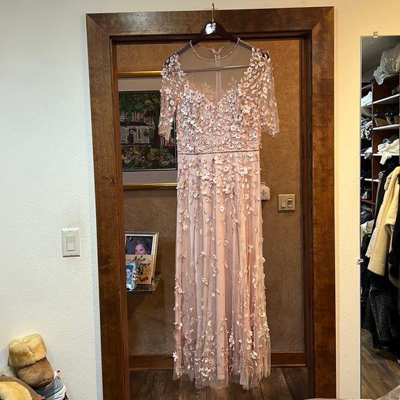 Theia Dresses & Skirts - Theia Blush floral appliqué midi dress